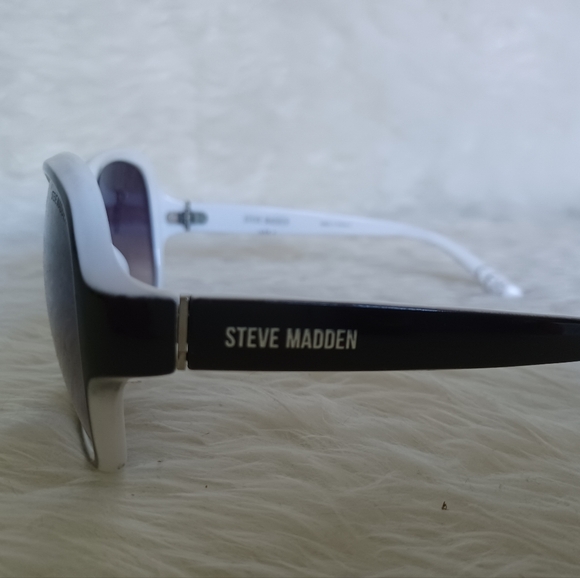 Steve Madden sunglasses - Picture 2 of 2